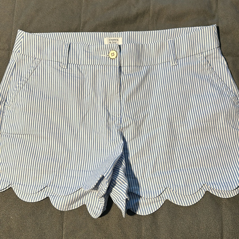 Women’s crown & Ivy 4” inseam scallop shorts